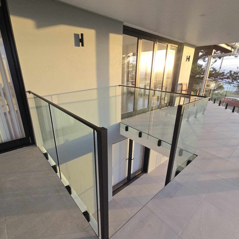 Glass Balustrade System with Stainless Steel Handrail for Modern Building Exterior